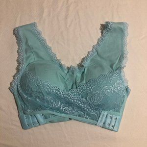 OvaFit™ Front Cross Wireless Lace Lift Comfort Bra
